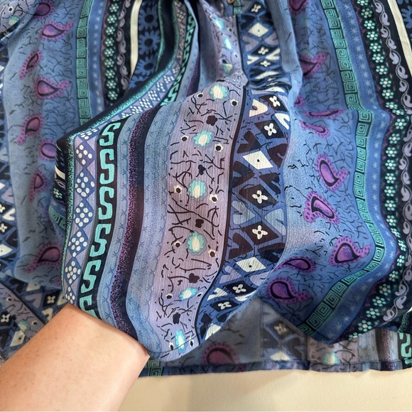 One world Women’s Sheer Beaded Boho Paisley Short Puff Sleeve Size 2X 1/4 Button - Picture 7 of 9